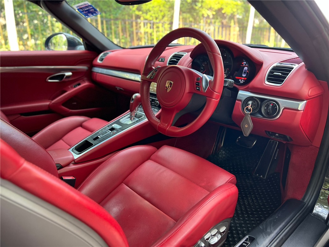 PORSCHE