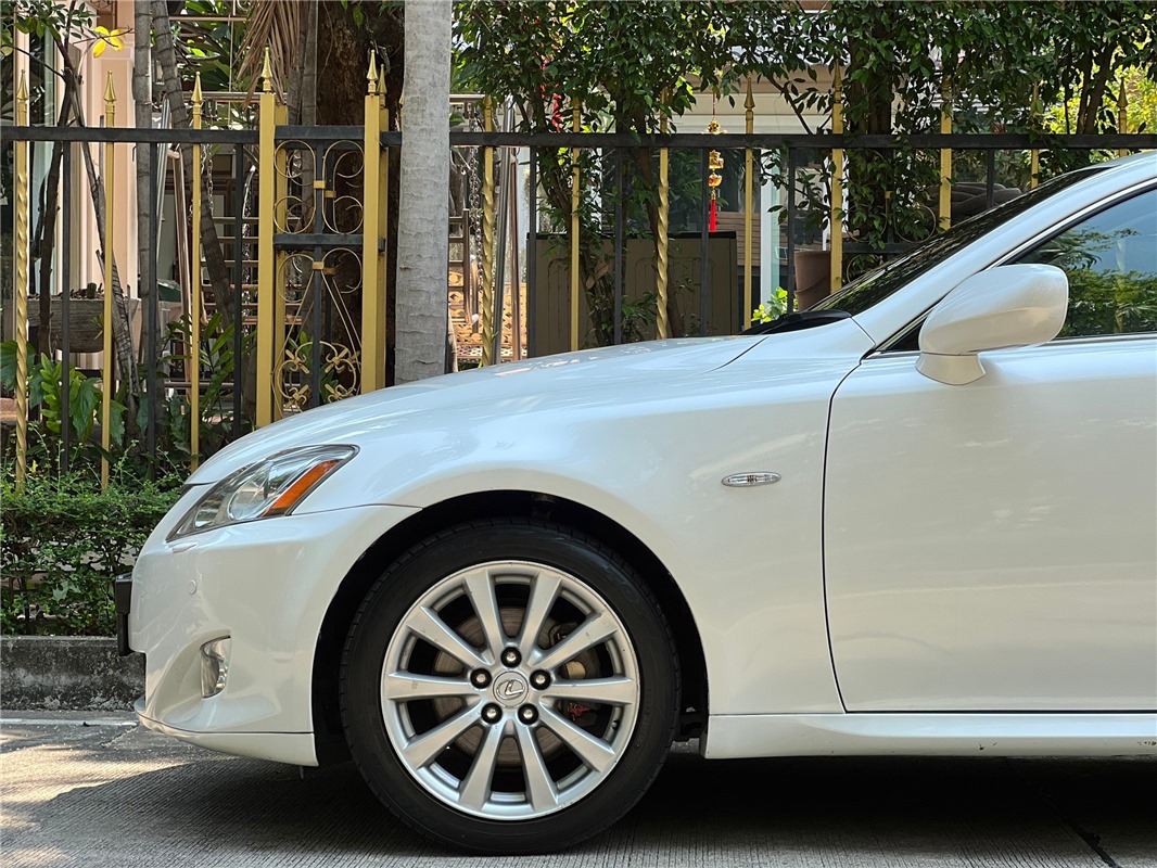 LEXUS