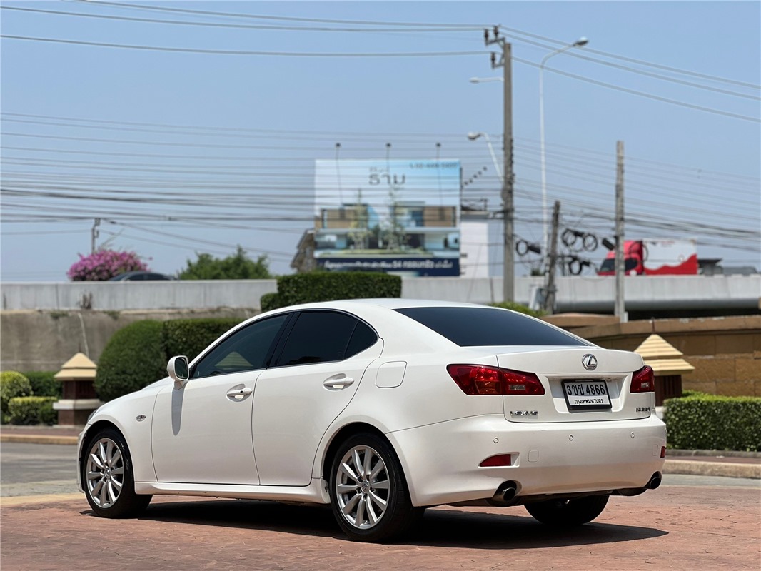 LEXUS