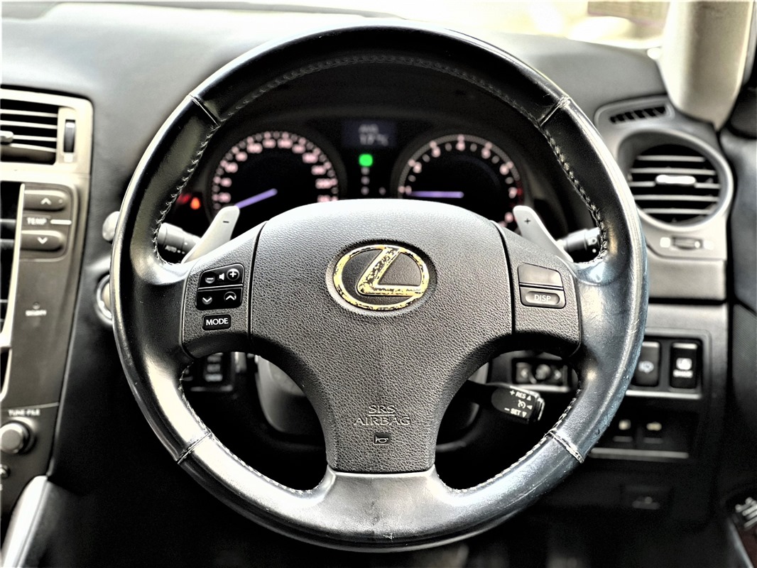 LEXUS