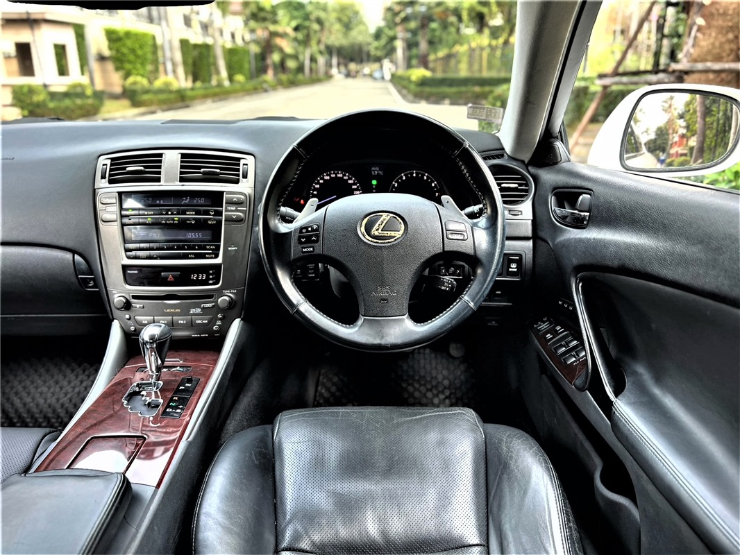 LEXUS