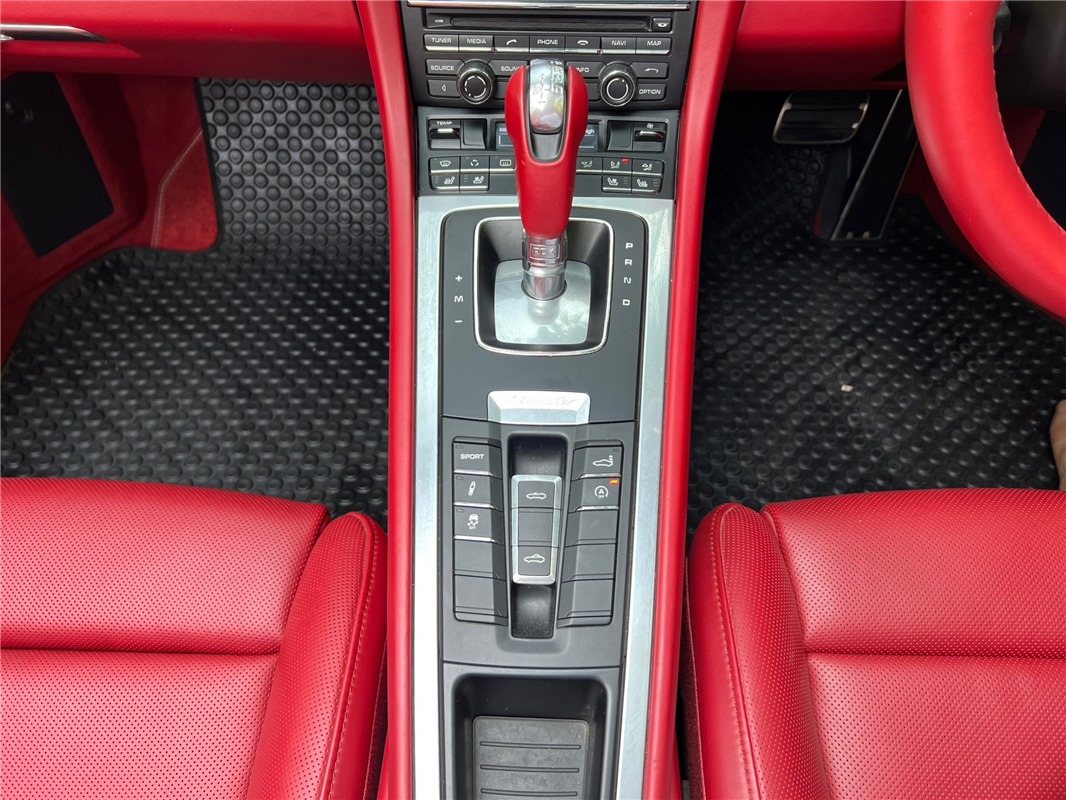 PORSCHE