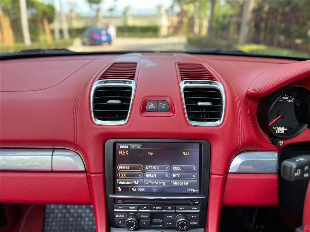 PORSCHE